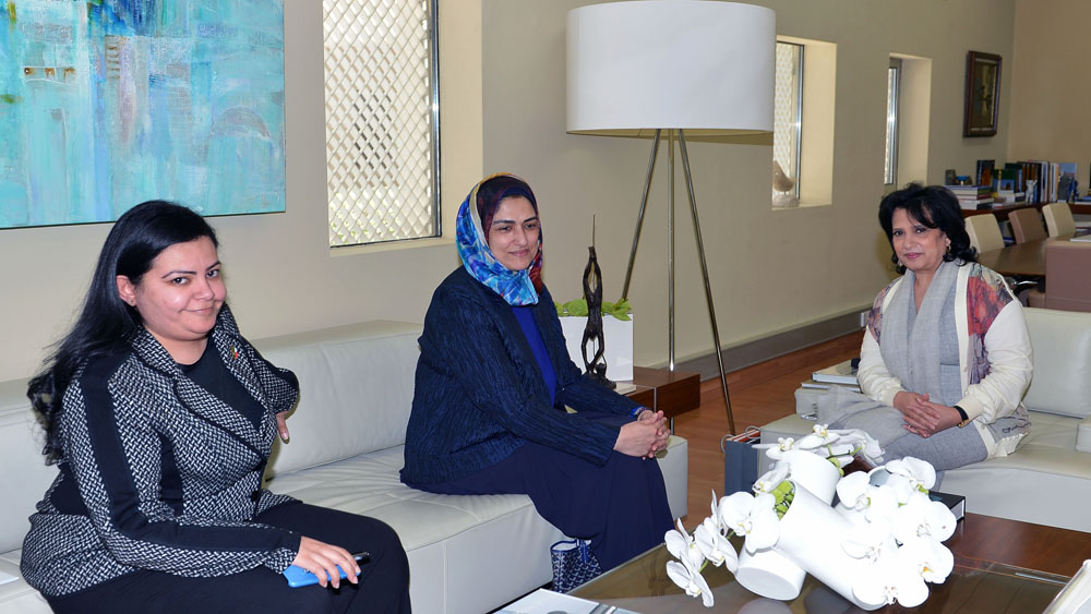 لبحث سبل التعاون المشترك وتحقيق المنجز الحضاري البحريني، معالي الشيخة مي تستقبل الأمين العام للمجلس الأعلى للمرأة